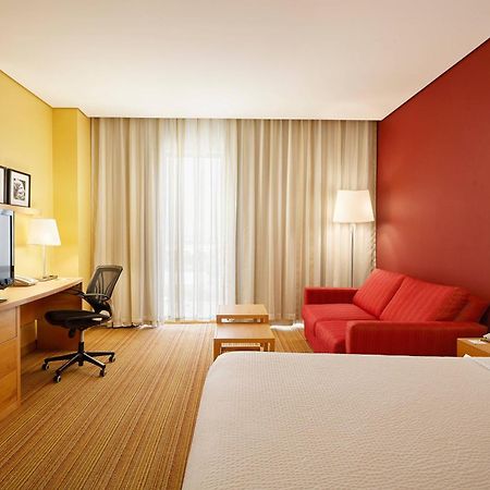 Courtyard By Marriott Leon At The Poliforum León Exterior foto