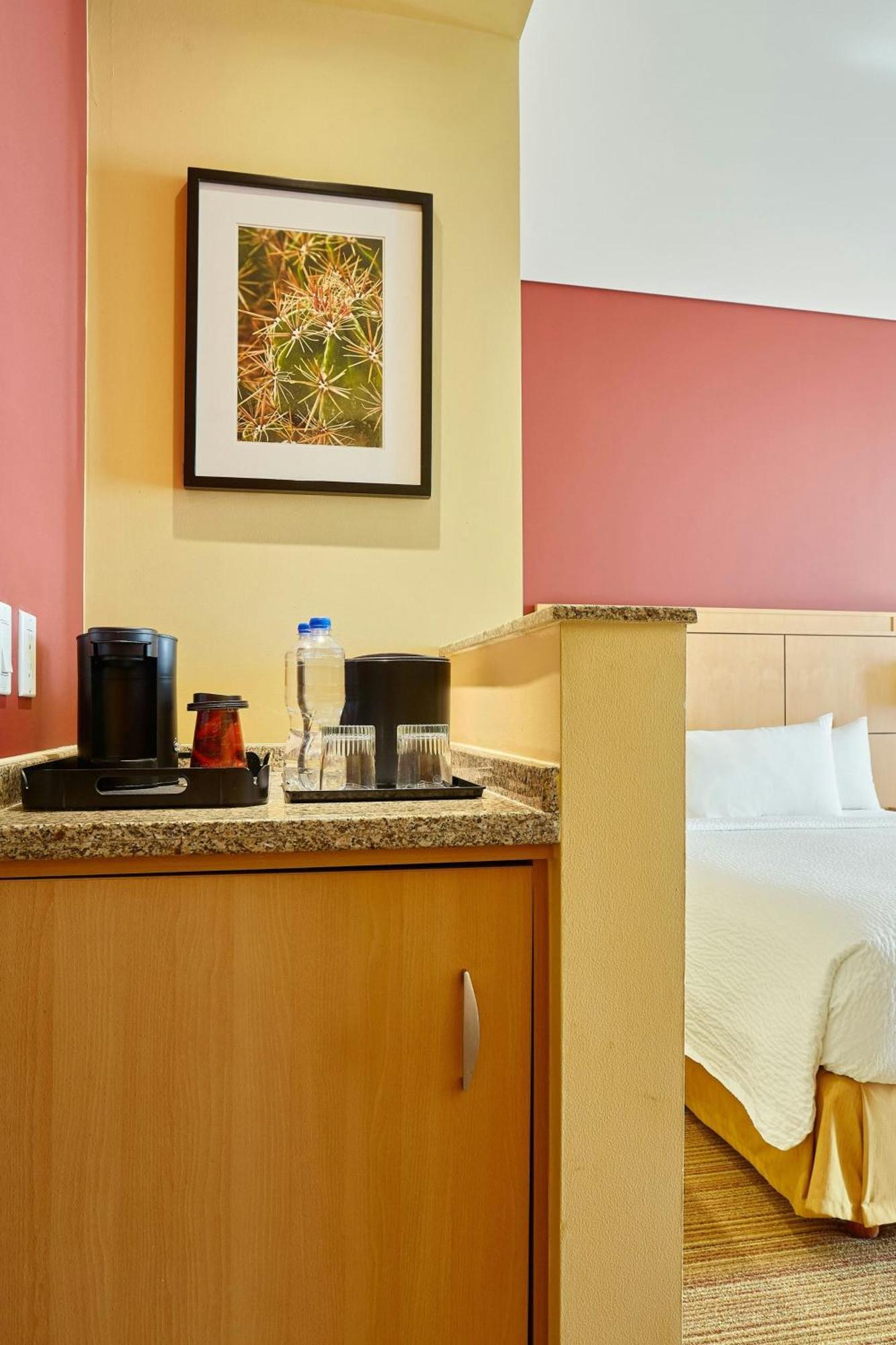 Courtyard By Marriott Leon At The Poliforum León Exterior foto