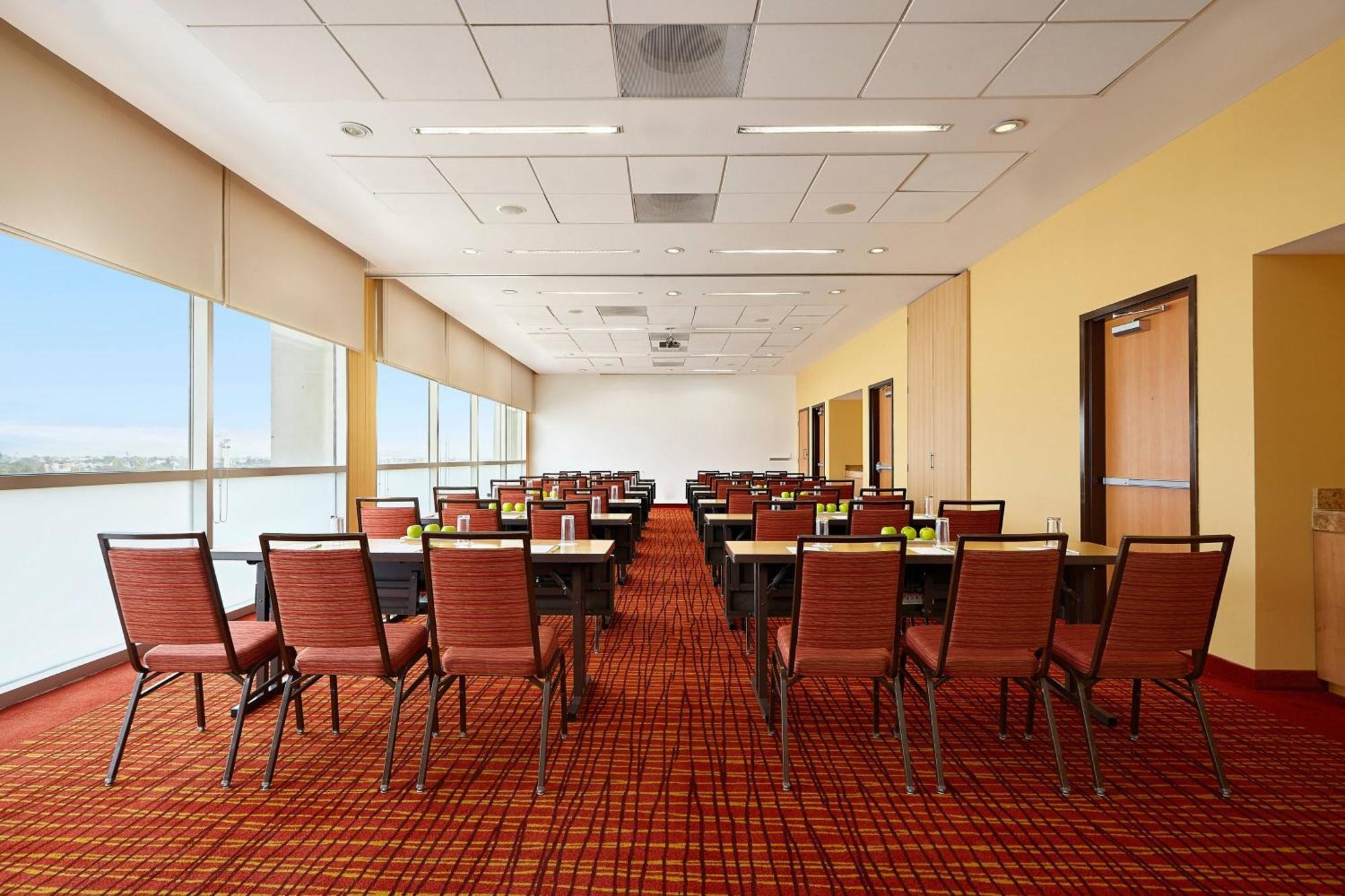 Courtyard By Marriott Leon At The Poliforum León Exterior foto