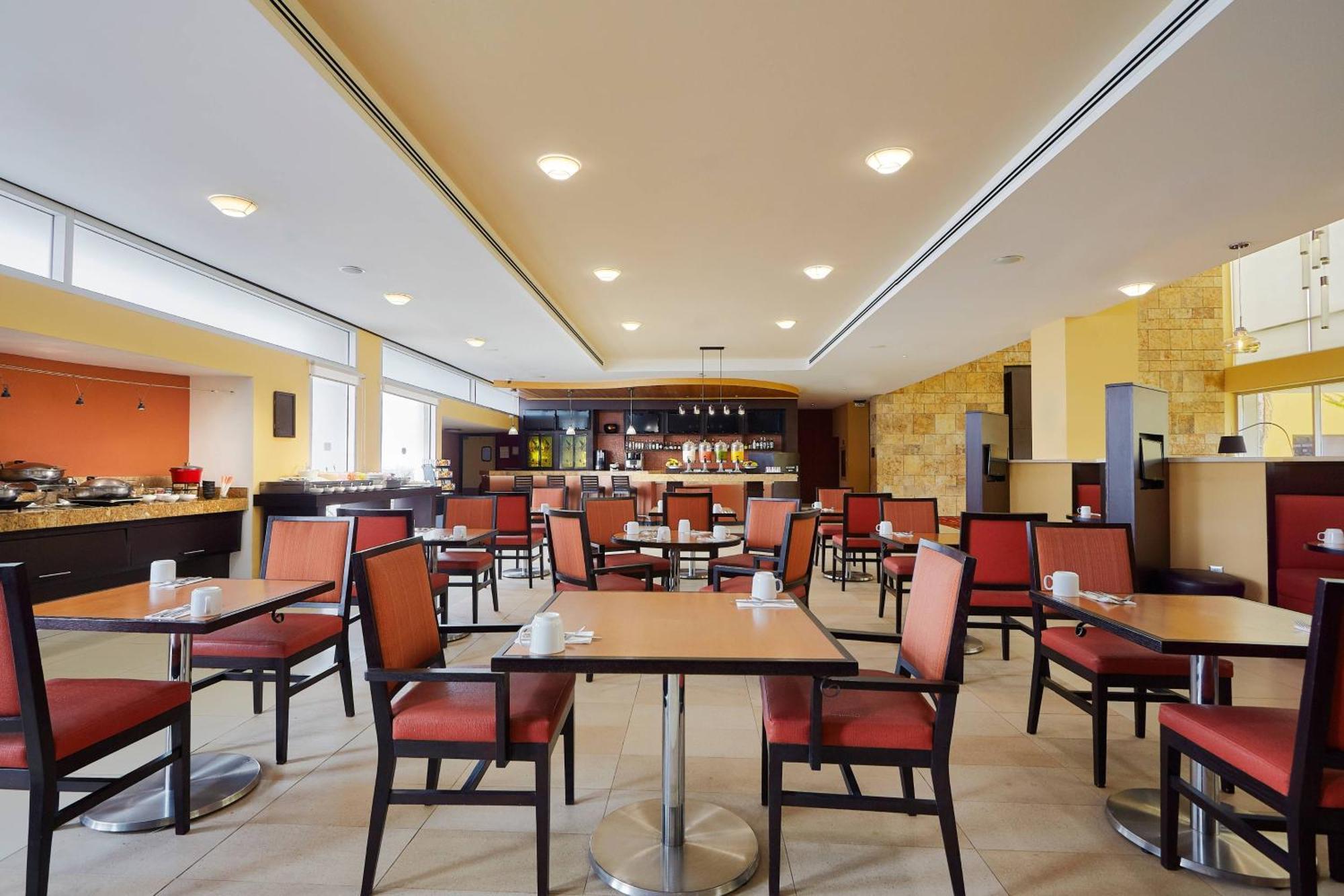 Courtyard By Marriott Leon At The Poliforum León Exterior foto
